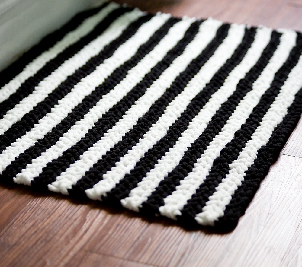 Free Crochet Tribal Stripes Bath Mat Pattern