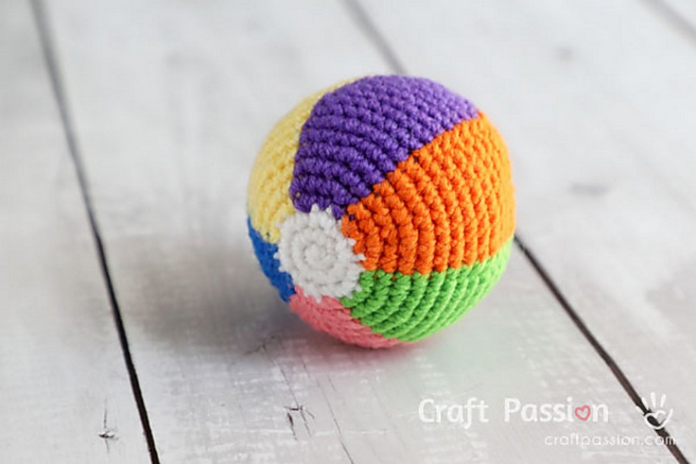 Free Crochet Rainbow Beach Ball Pattern