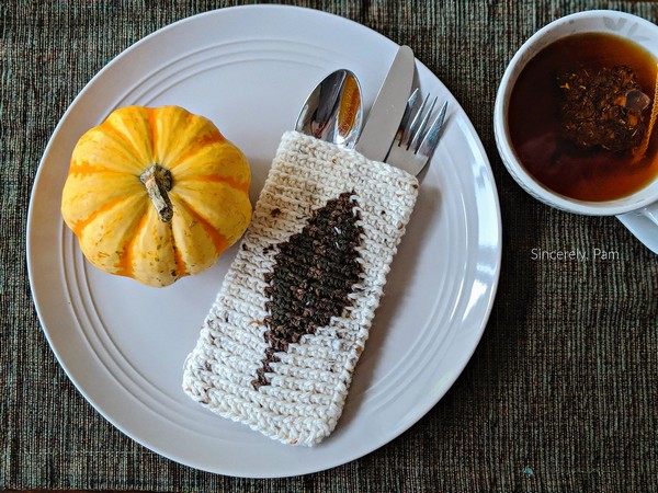 Free Crochet Autumn Leaf Cutlery Pouch Pattern