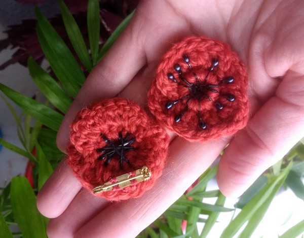 Free Crochet Poppy Flower Pin Pattern