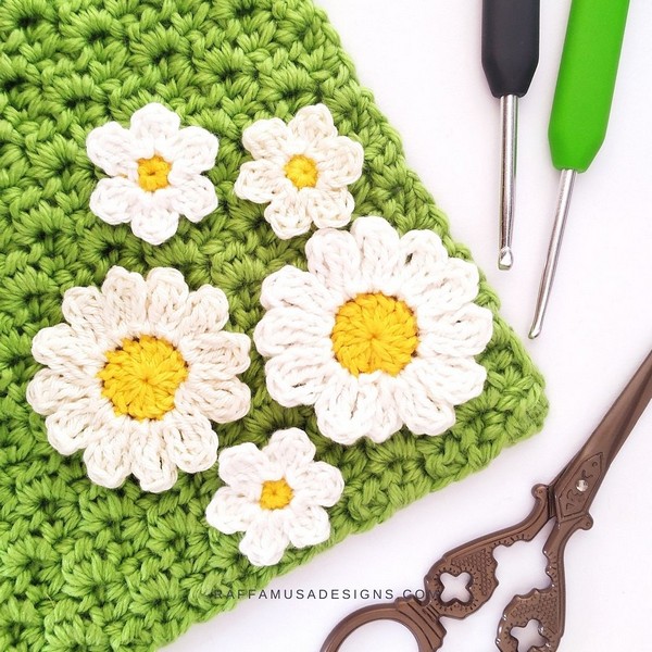 Crochet Daisy Flower Appliques Pattern