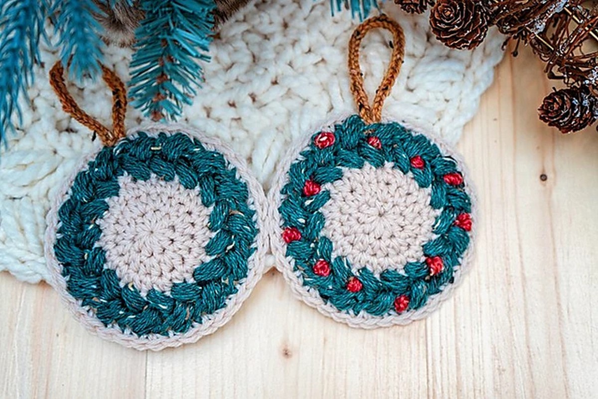 19 Free Crochet Christmas Wreath Patterns