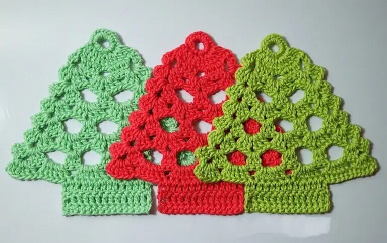 10 Crochet Christmas Doily Patterns For Wall Decor