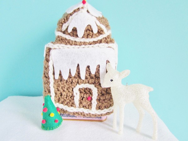 Crochet Gingerbread House Cozy Pattern