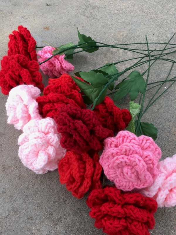 Easy Crocheted Roses Pattern