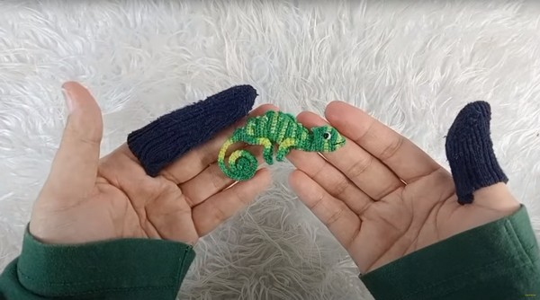Tiny Chameleon amigurumi