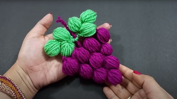 Super Easy Woolen Grapes With Finger