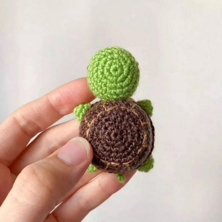 Free Crochet Tiny Turtle Pattern In Solid Colors