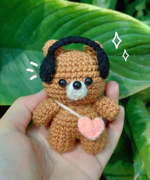 Crochet College Bear