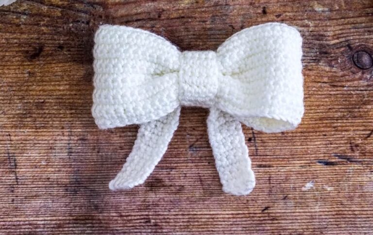 Crochet Simple 3D Bow To Beautify Everyday Accessories