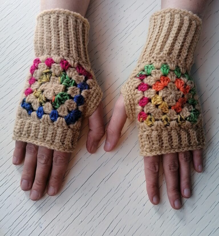 How To Crochet Fingerless Granny Square Mitts