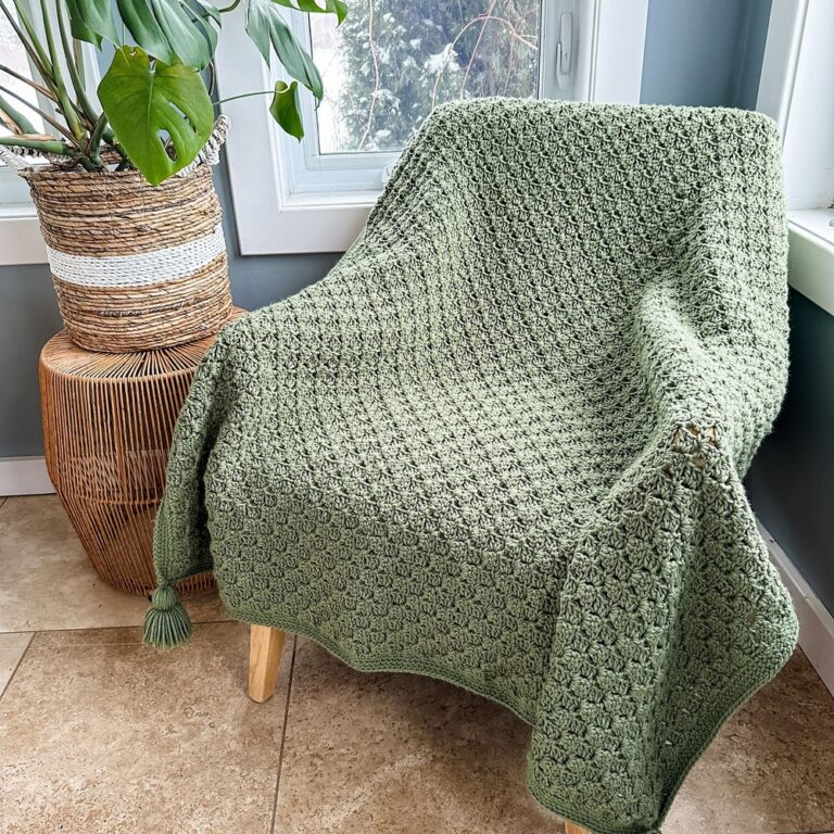 How To Crochet Modern C2C Blanket In Solid Color