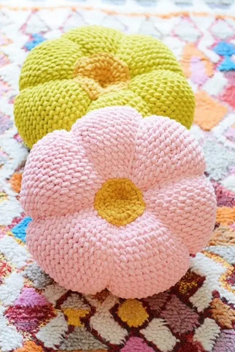 Super Squishy Crochet Retro Throw Pillow Pattern
