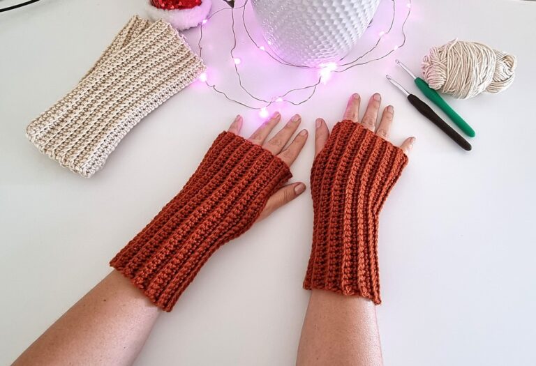 Easy Crochet Ridged Fingerless Gloves Pattern In Solid Color