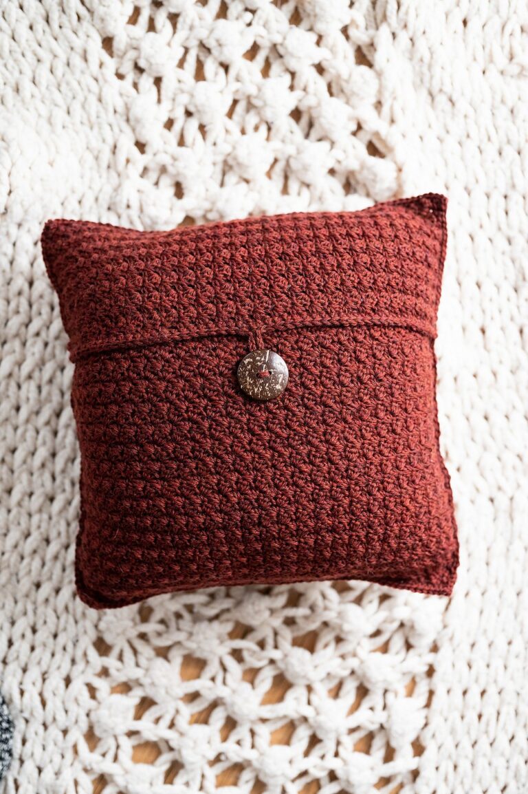 Easy Crochet Spice Pillow Pattern For Any Bedroom