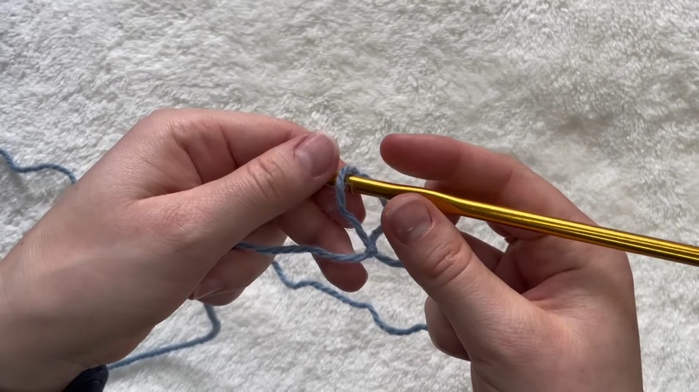 Crochet Beanie Tutorial For Winter step 1