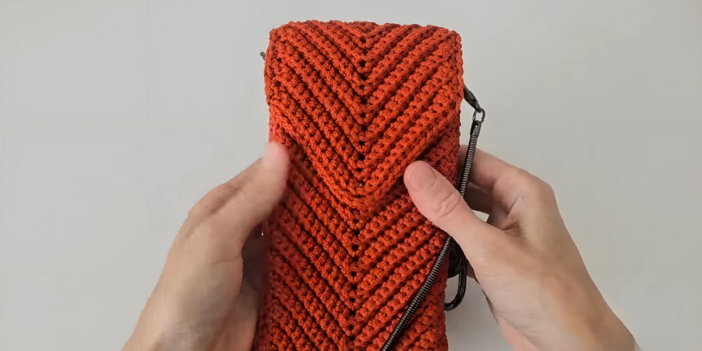  Crochet Phone Case step 5