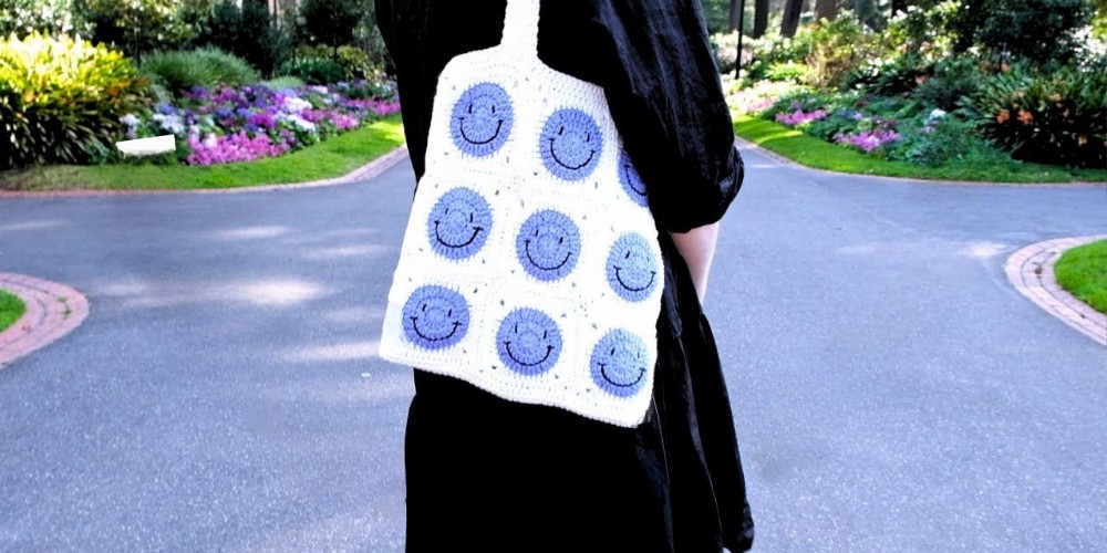 Crochet Smiley Face Bag step 7
