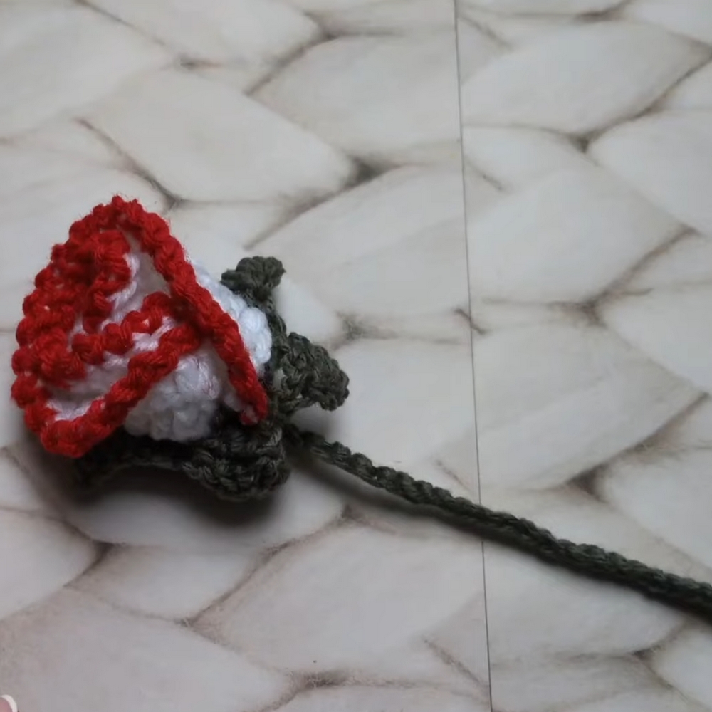 Crochet Charger Cord Cover Vine with Flowers Pattern