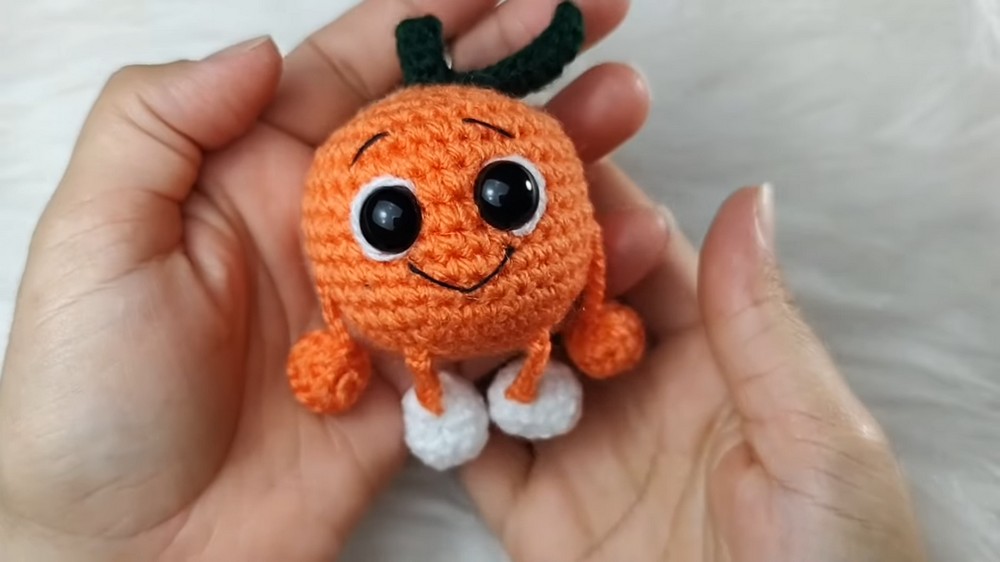 Crochet Orange Keychain Tutorial 1