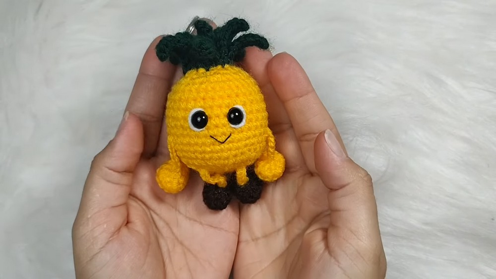 Crochet Pineapple Keychain Tutorial 1