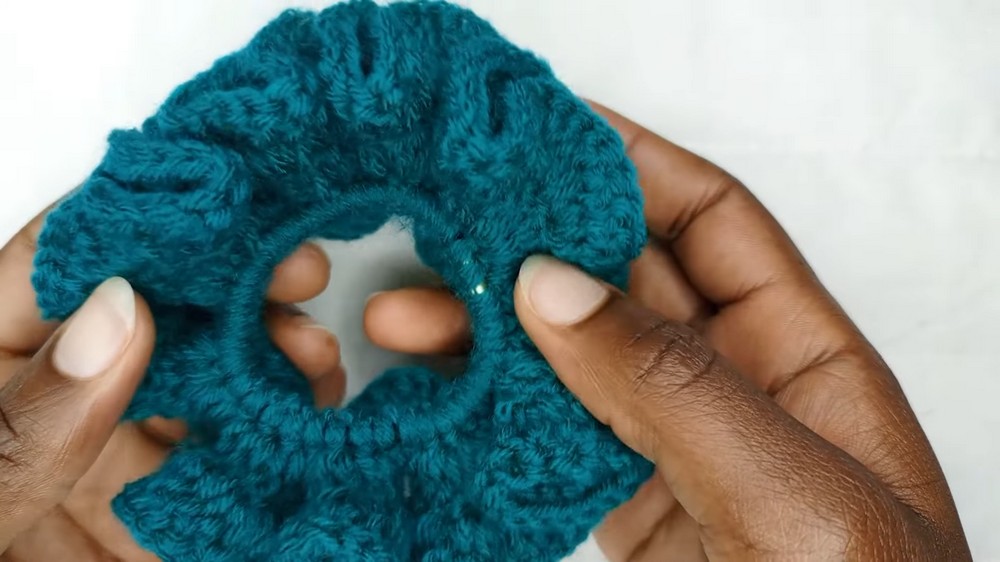Easy Crochet Scrunchie Tutorial 1