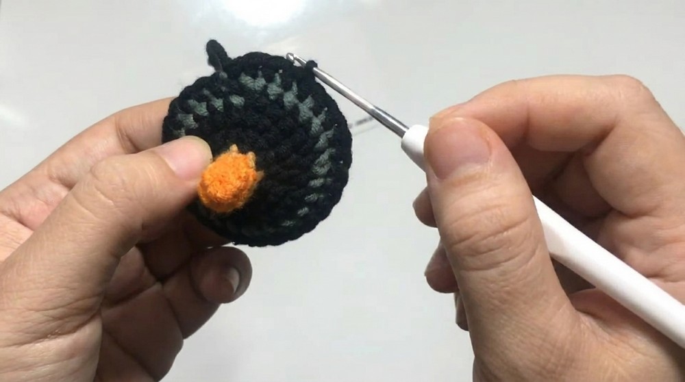 Crochet Lion Hat for Pet Instructions for crocheting a lion hat for dogs .5