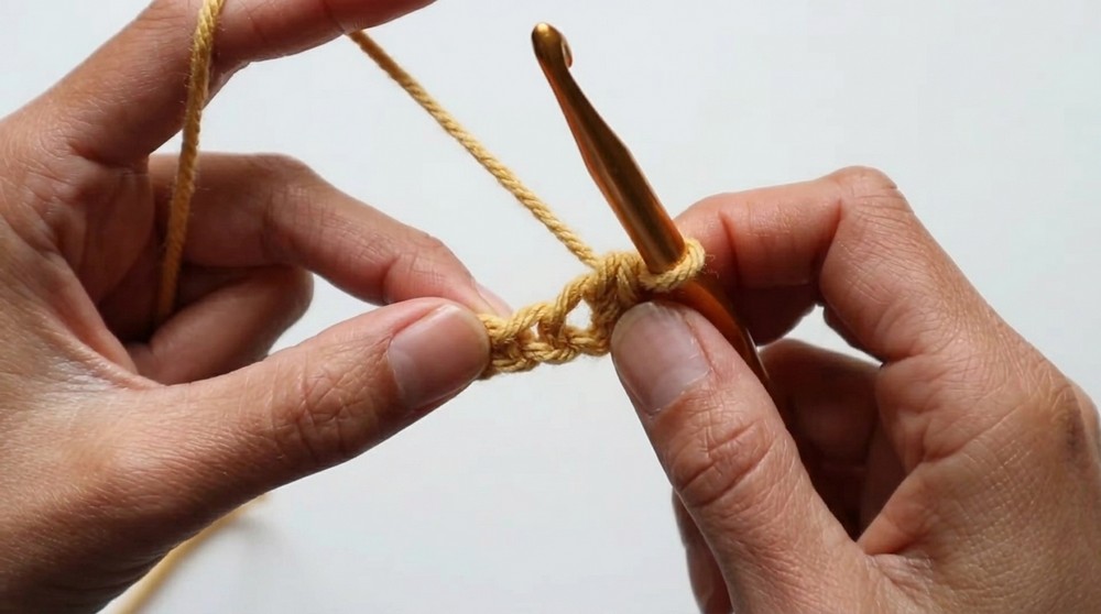 How to Single Crochet & Fasten Off 4
