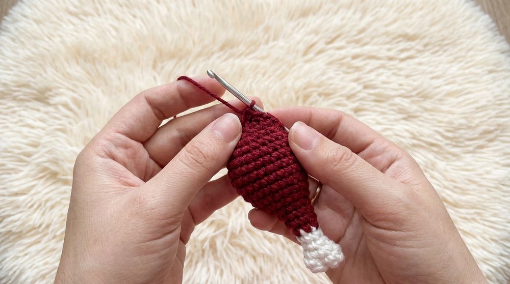 How to crochet a chicken leg-shaped hat 6