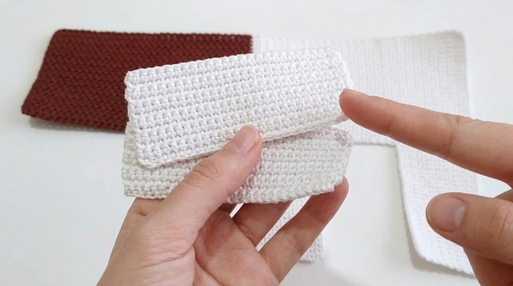 Tutorial for a Beautiful Folding Crochet Wallet with Spike Motif 8