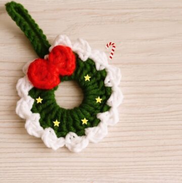 Crochet Christmas Wreath Ornament 1