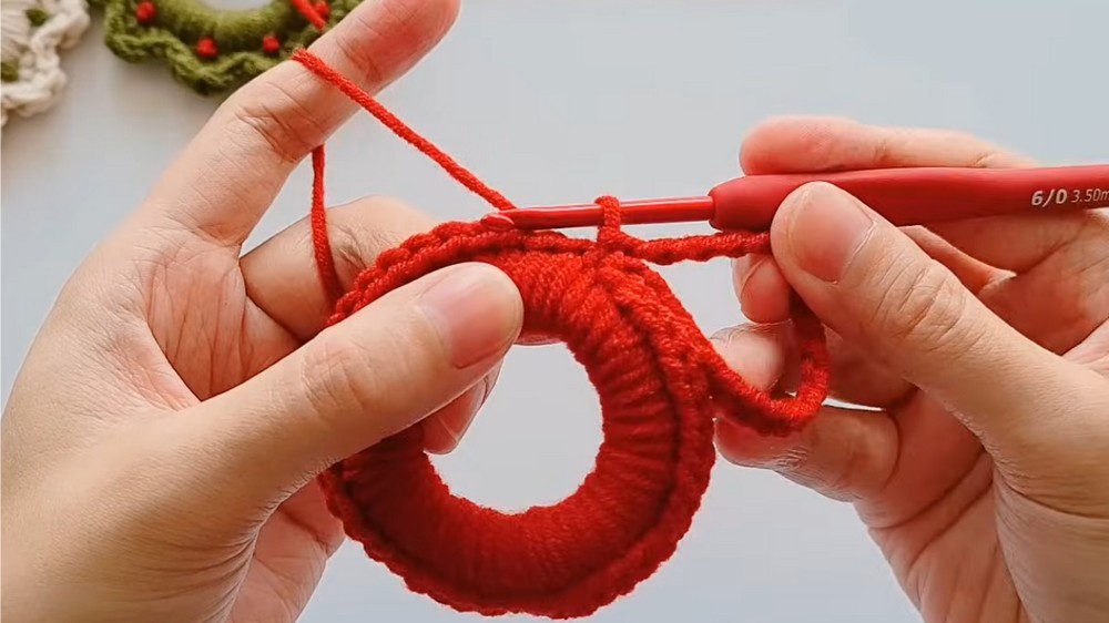Crochet Christmas Wreath Pattern 2