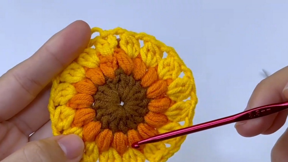 Crochet Sunflower Granny Pouch Pattern 2