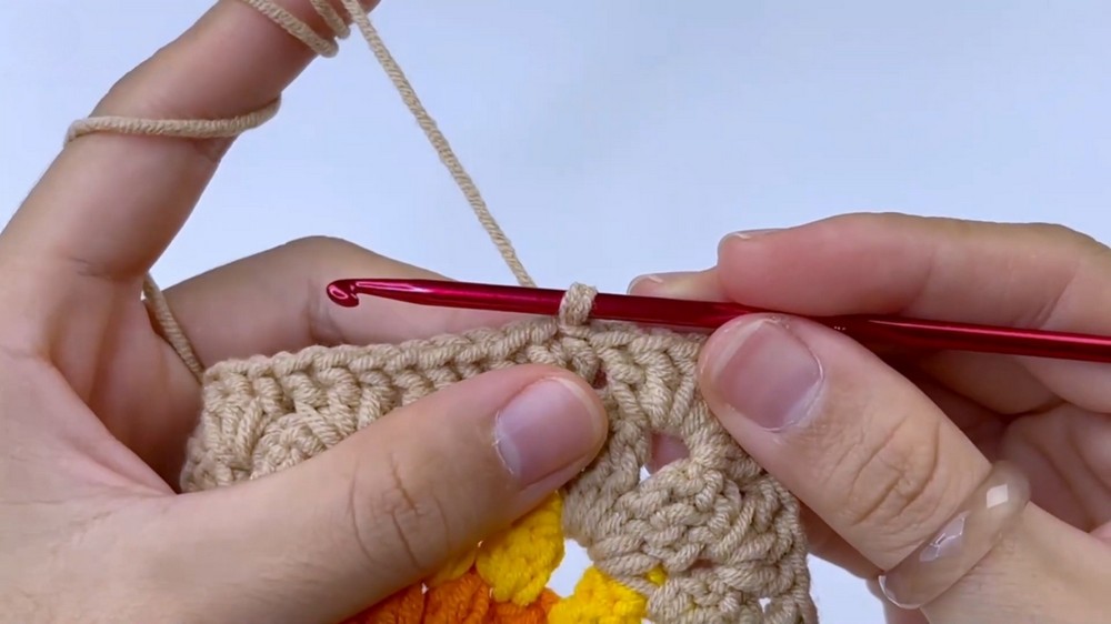 Crochet Sunflower Granny Pouch Pattern 3