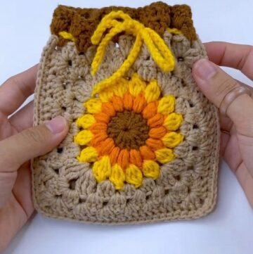 Crochet Sunflower Granny Pouch Pattern 5