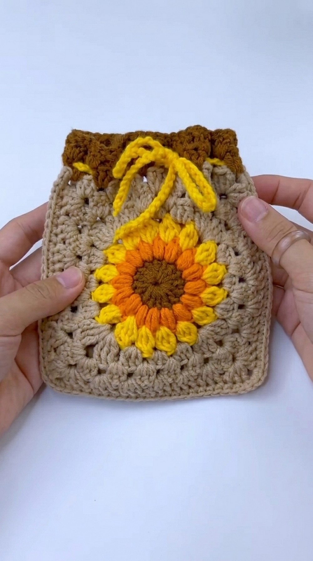 Crochet Sunflower Granny Pouch Pattern 5