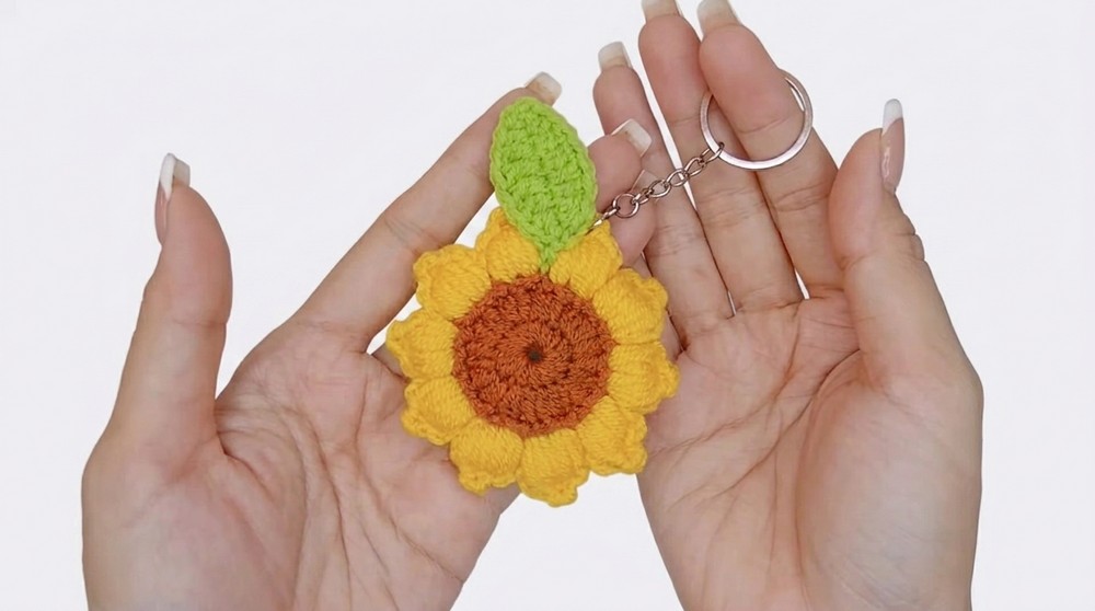 Crochet Sunflower Keychain Pattern 4