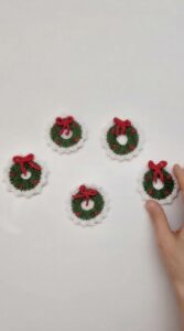 How To Crochet Christmas Wreath Pattern 1