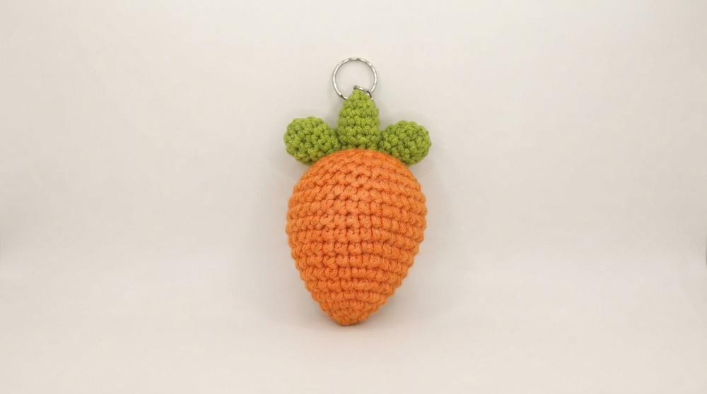 Easy Crochet Carrot Keychain 🥕 Amigurumi Keychain Tutorial (2)