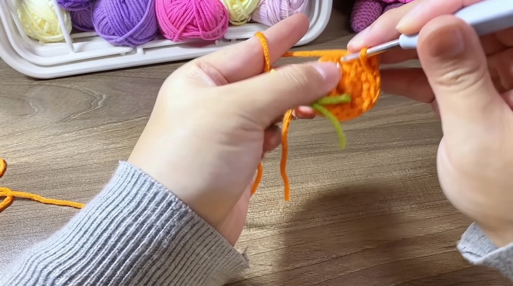 Easy Crochet Carrot Keychain 🥕 Amigurumi Keychain Tutorial (3)