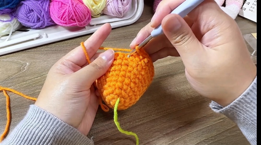 Easy Crochet Carrot Keychain 🥕 Amigurumi Keychain Tutorial (4)