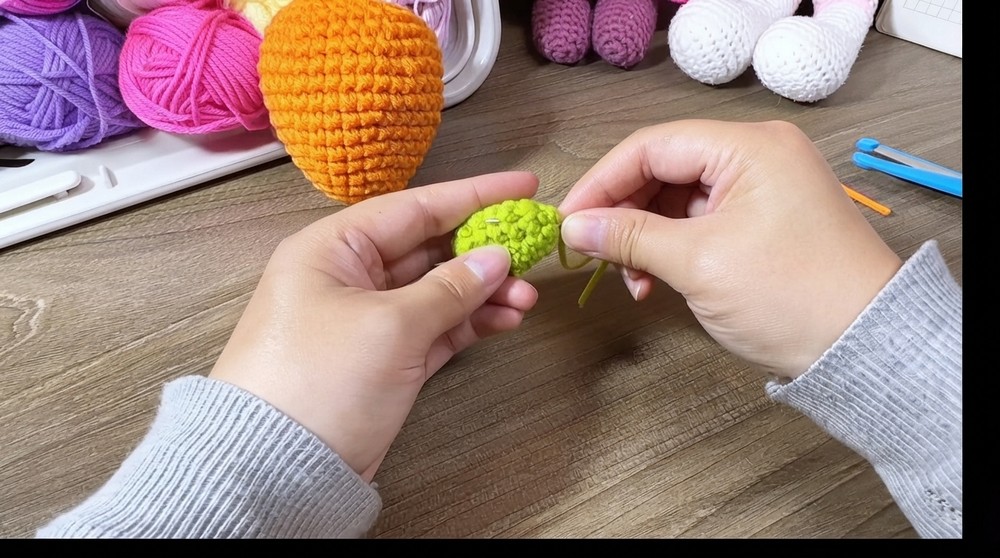 Easy Crochet Carrot Keychain 🥕 Amigurumi Keychain Tutorial (6)
