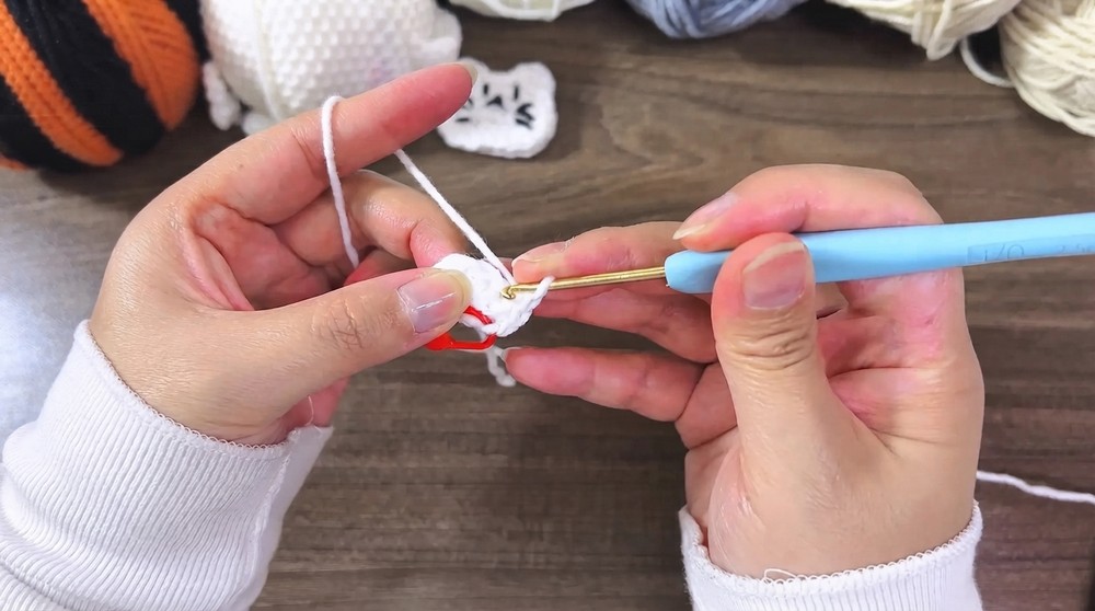 How to Crochet a Cute Ghost 👻 Beginner Halloween Amigurumi Tutorial 3