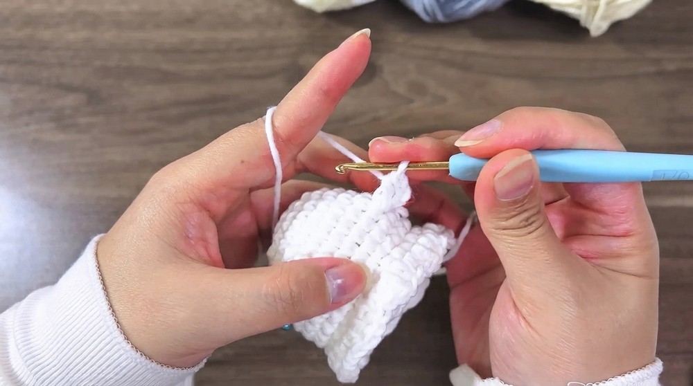 How to Crochet a Cute Ghost 👻 Beginner Halloween Amigurumi Tutorial 5