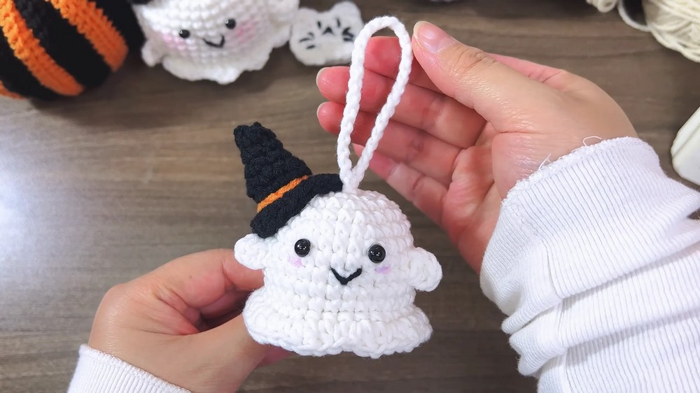 How to Crochet a Cute Ghost 👻 Beginner Halloween Amigurumi Tutorial 8