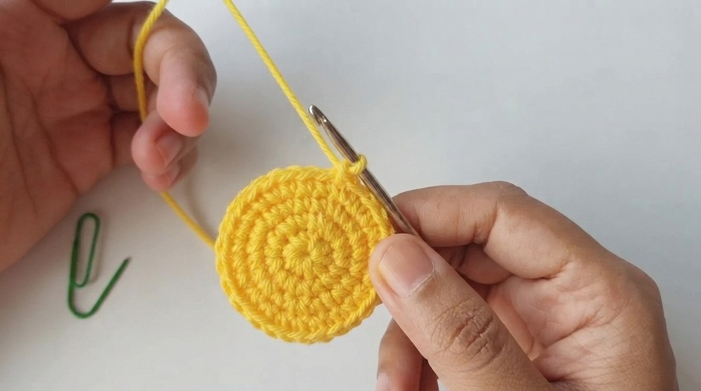 How to crochet Halloween Pumpkin for beginner 🎃 -Written pattern inside description (4)