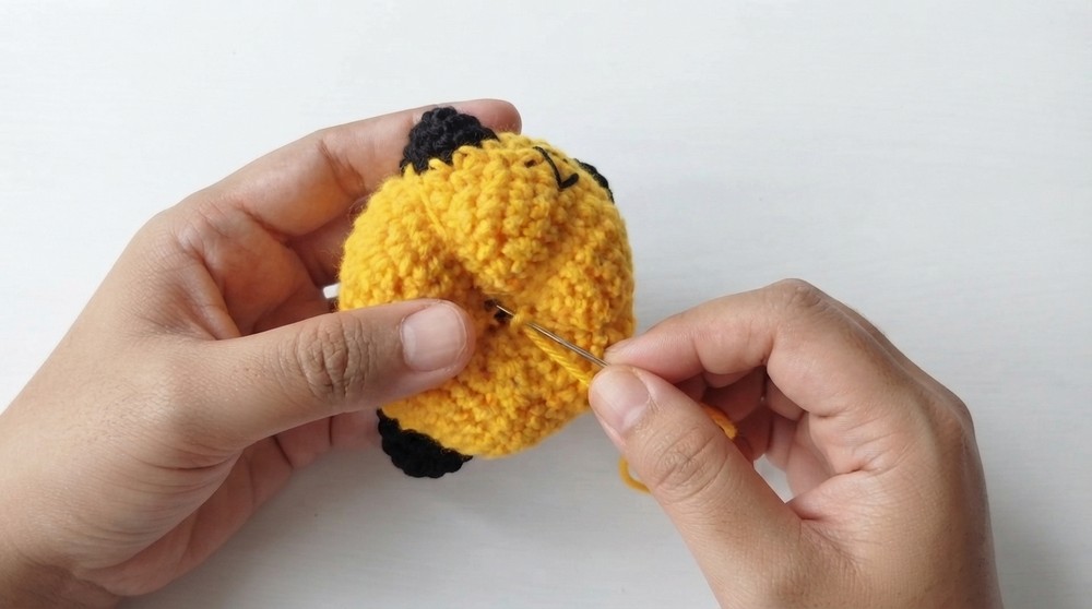 How to crochet Halloween Pumpkin for beginner 🎃 -Written pattern inside description (8)