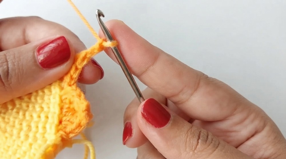 How to crochet SUN Amigurumi Keychain or Bagcharm or Car mirror hanging (4)