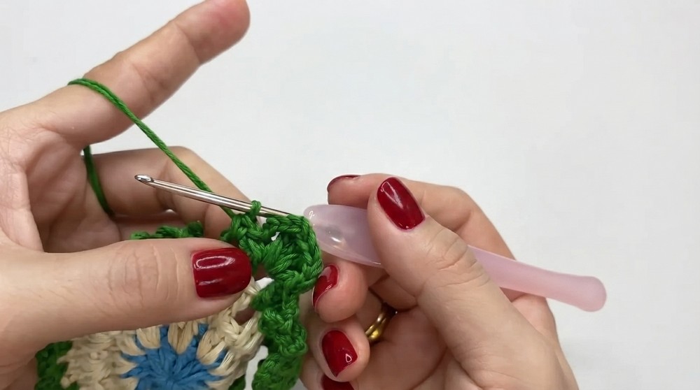 Simple way to crochet bellflower coasters Bobali Handmade crochet (6)