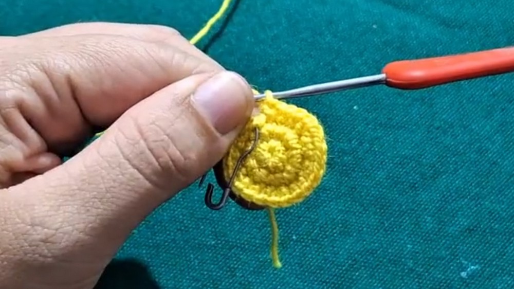 Crochet Bee Amigurumi Pattern 1